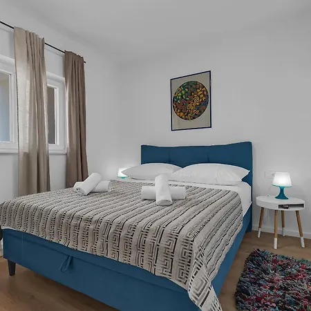 With A Parking Space - 21544 Makarska