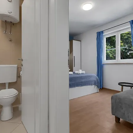 With A Parking Space - 21544 Makarska