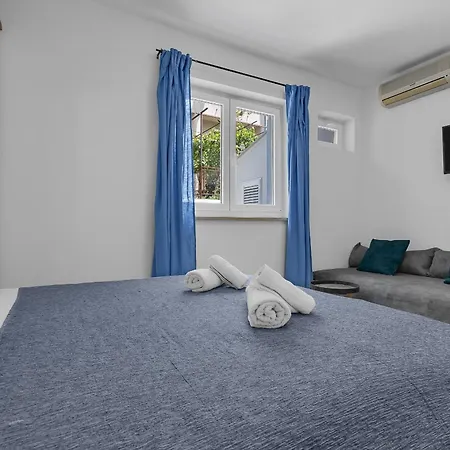 With A Parking Space - 21544 Makarska