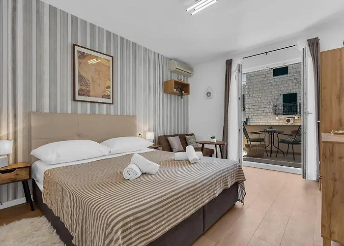 With Parking Space - 21544 Apartment