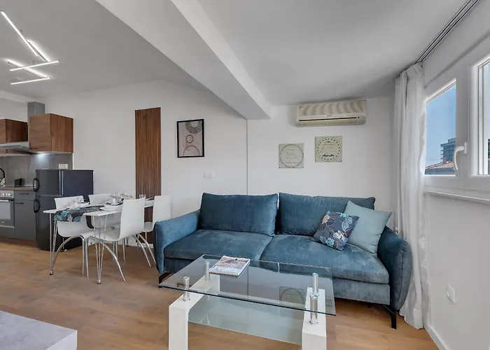 Apartment With Parking Space - 21544 Makarska